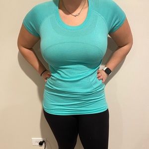 Lululemon tee